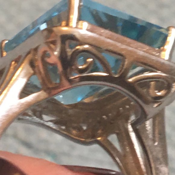 Large Genuine Sky Blue Topaz Sterling Silver Ring - Picture 10 of 14